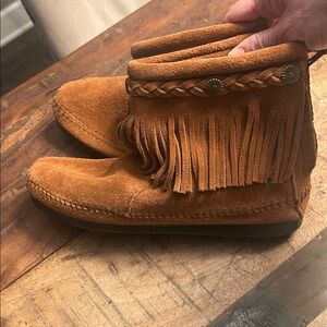 Minnetonka Tan Suede Fringe Boots